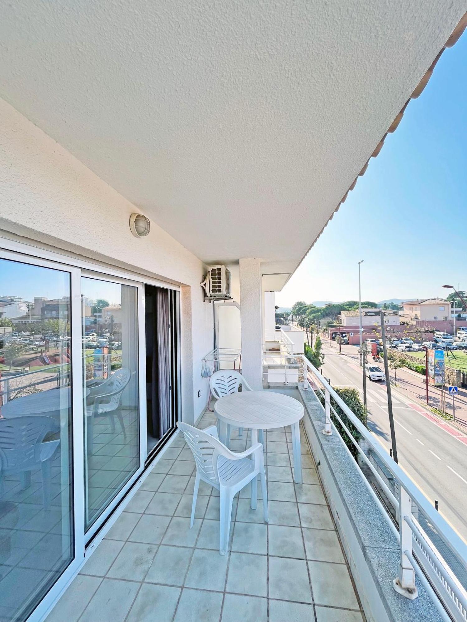 Apartamento De 3 Habitaciones En El Centro L'Escala Exterior photo
